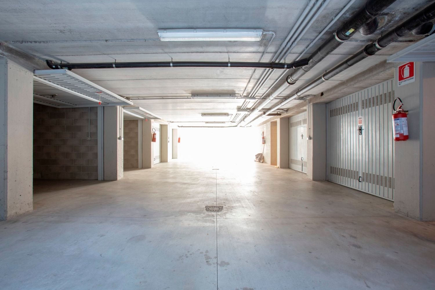 40m² Garage in Reggio Emilia, Italy No. 379854