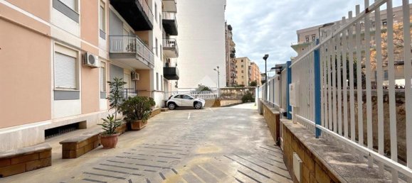 5 rooms Apartment in Palermo, Italy No. 38093 22