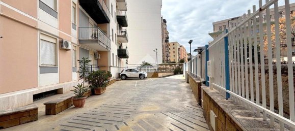 5 rooms Apartment in Palermo, Italy No. 38093 17