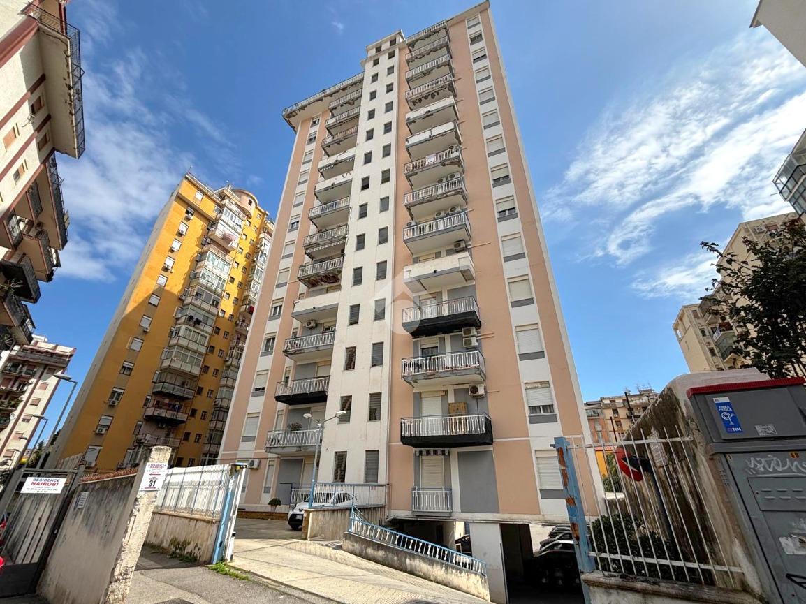 5 rooms Apartment in Palermo, Italy No. 38093