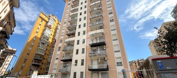 5 rooms Apartment in Palermo, Italy No. 38093 38