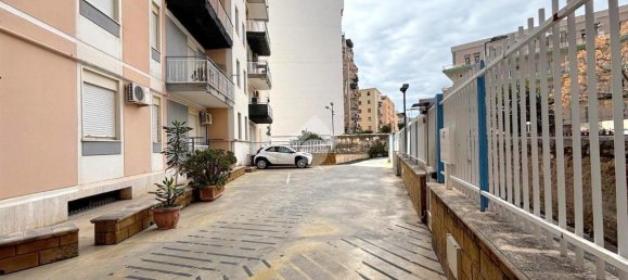 5 rooms Apartment in Palermo, Italy No. 38093 20