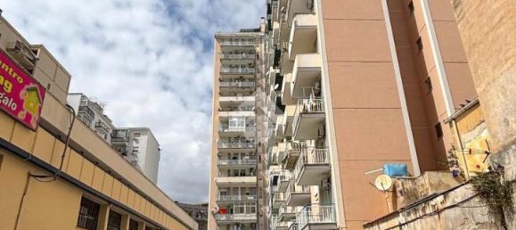 5 rooms Apartment in Palermo, Italy No. 38093 6