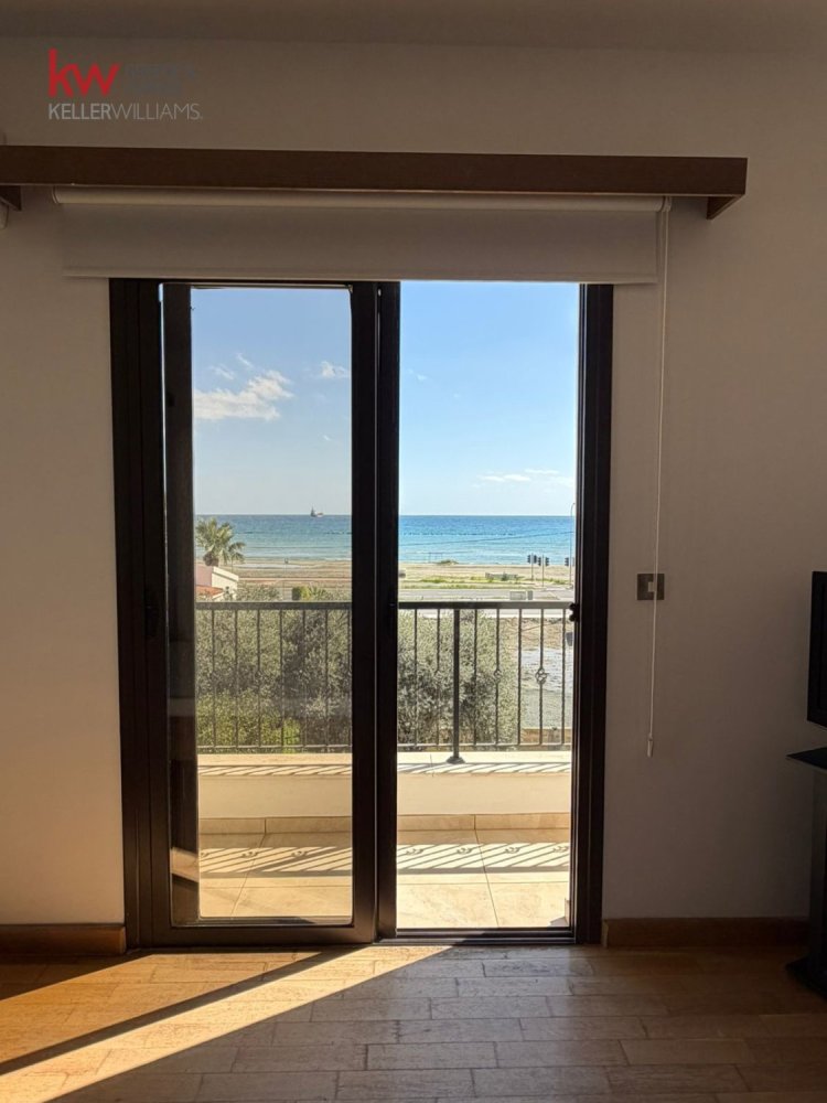 Квартира с 2 спальнями в Ливадия, Кипр № 25874