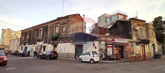 Коммерческая недвижимость с 2 спальнями в Катания, Италия № 234701 3