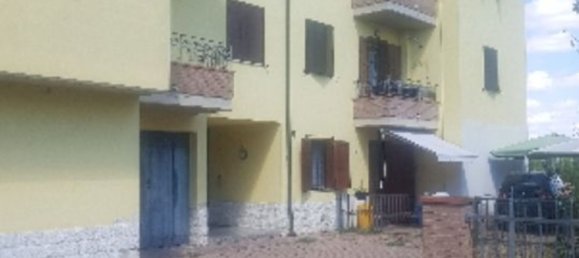 4 rooms Apartment in San Prospero, Italy No. 94996 3