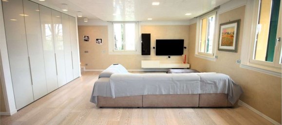 65 rooms Apartment in Maranello, Italy No. 11538 2