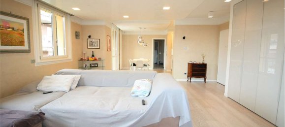 65 rooms Apartment in Maranello, Italy No. 11538 3