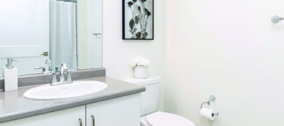 Studio in the Condo in Oakville, Canada No. 913 3