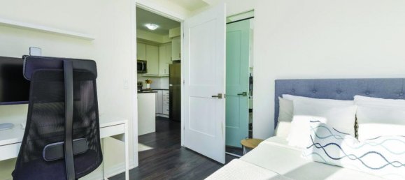 Studio in the Condo in Oakville, Canada No. 913 11