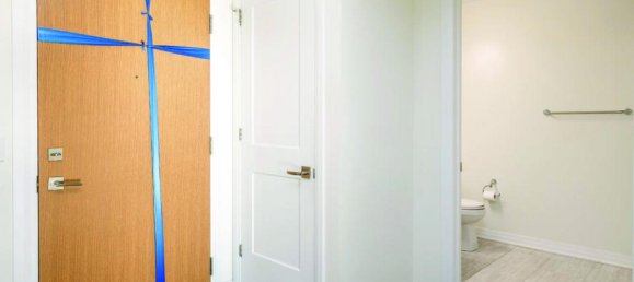 Studio in the Condo in Oakville, Canada No. 913 2