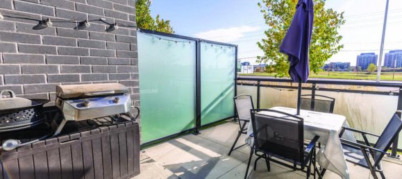 Studio in the Condo in Oakville, Canada No. 913 12