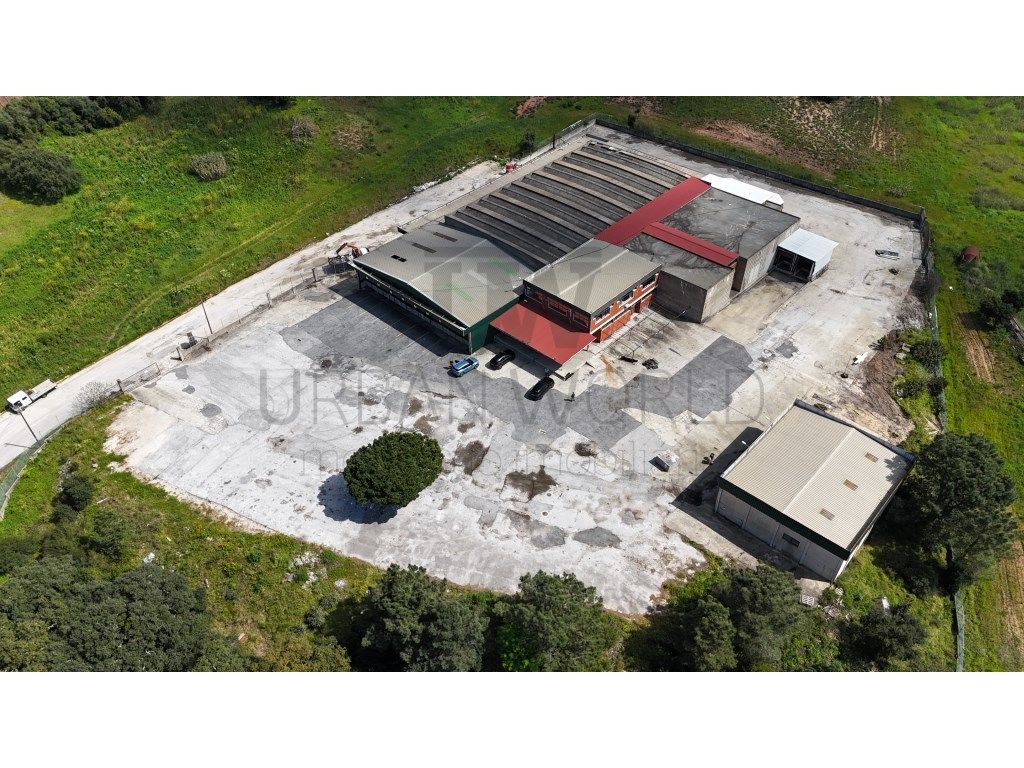  مستودع في Loures, Portugal 2400متر مربع رقم 225236