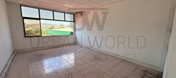 Lagerhaus in Loures, Portugal 2400m², Nr. 225236 13