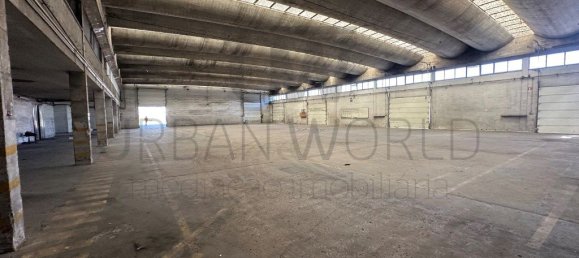 Lagerhaus in Loures, Portugal 2400m², Nr. 225236 3