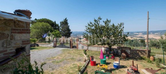 4 bedrooms Villa in Volterra, Italy No. 61390 16