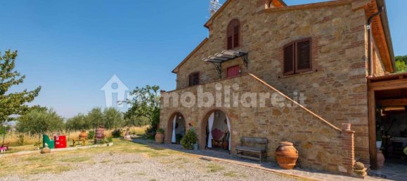 4 bedrooms Villa in Volterra, Italy No. 61390 17