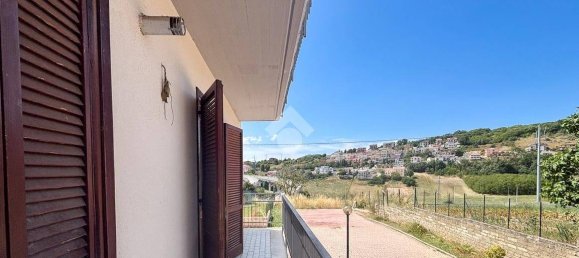 3 Schlafzimmer Wohnung in L'Aquila, Italy, Nr. 348154 10