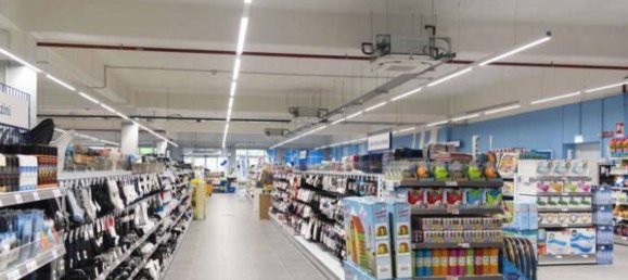 Propiedad comercial de 8 habitaciónes en Varese, Italy No. 92688 7