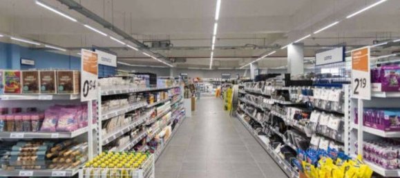 Propiedad comercial de 8 habitaciónes en Varese, Italy No. 92688 10