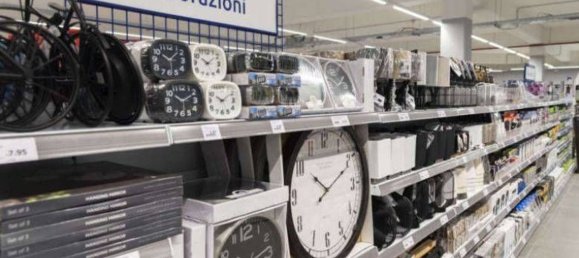 Propiedad comercial de 8 habitaciónes en Varese, Italy No. 92688 4