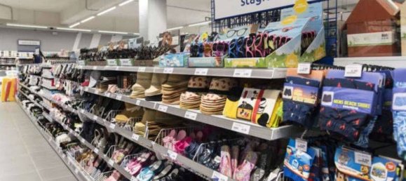 Propiedad comercial de 8 habitaciónes en Varese, Italy No. 92688 3