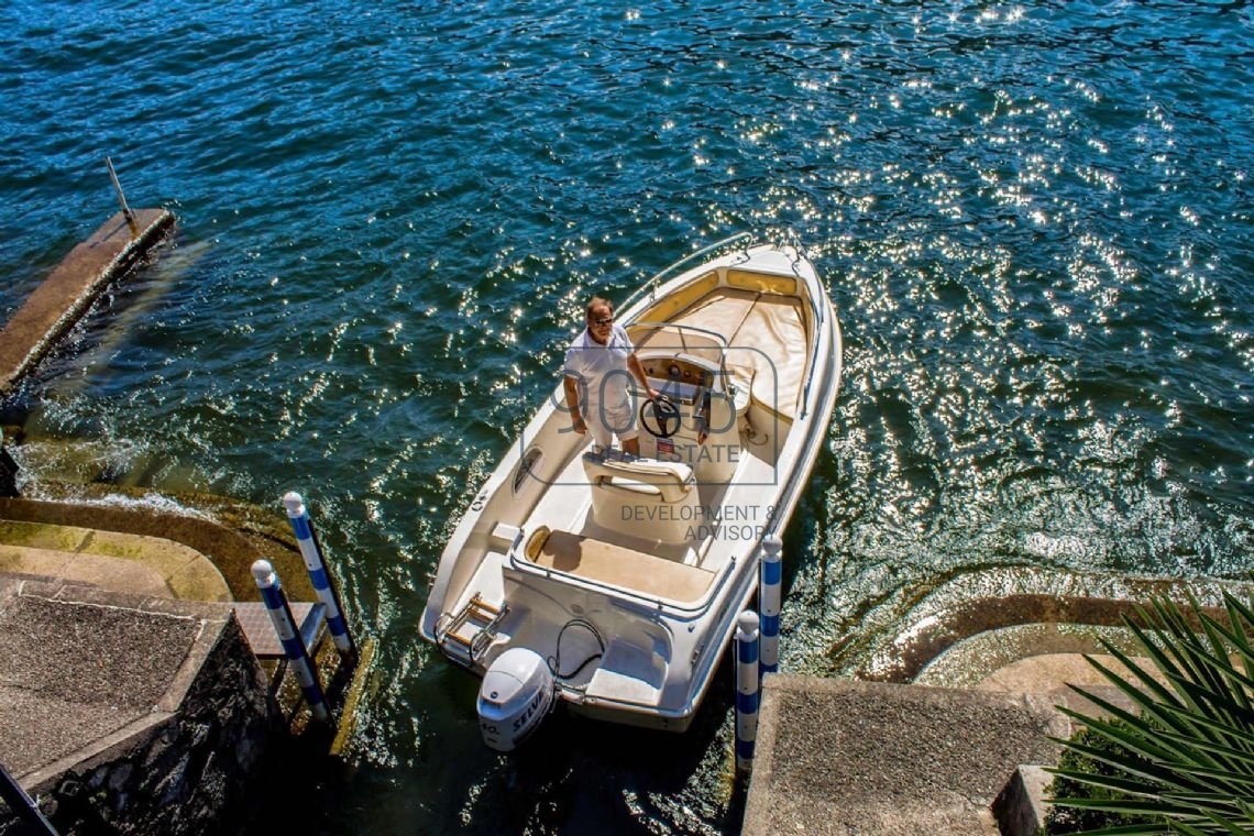 7 bedrooms Villa in Moltrasio, Italy No. 404346