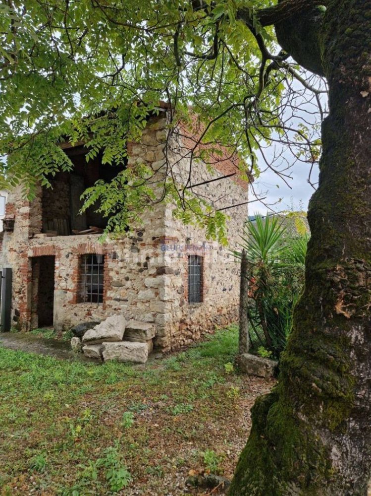 2 rooms House in Carrè, Italy No. 370411