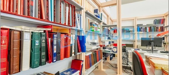 242m² Commercial property in Lecco, Italy No. 113068 8