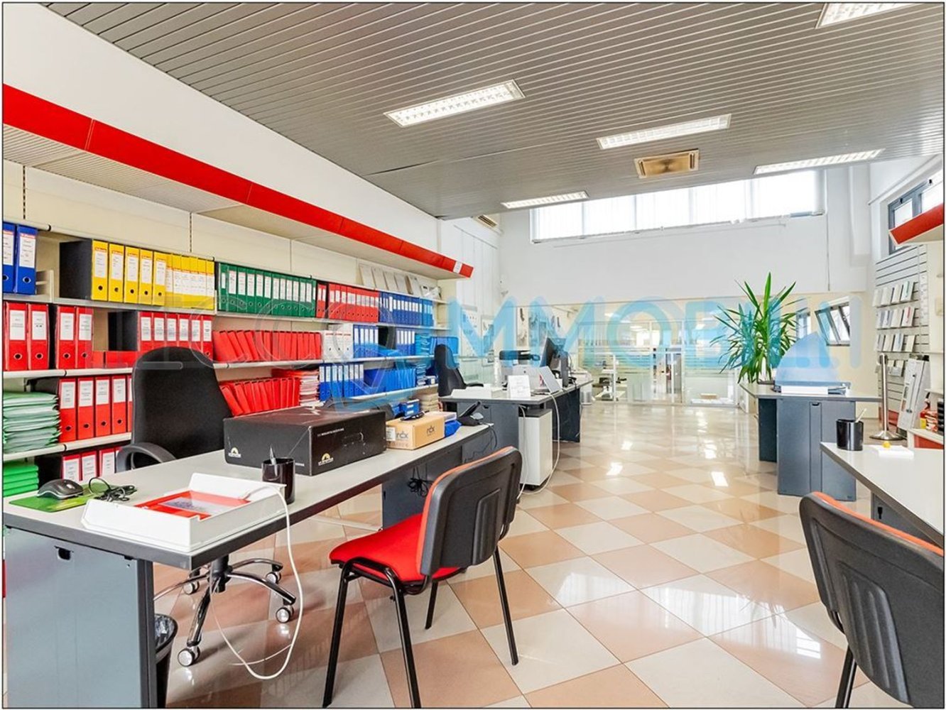 242m² Commercial property in Lecco, Italy No. 113068