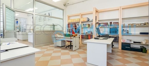 242m² Commercial property in Lecco, Italy No. 113068 16