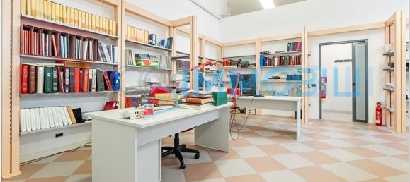 242m² Commercial property in Lecco, Italy No. 113068 15