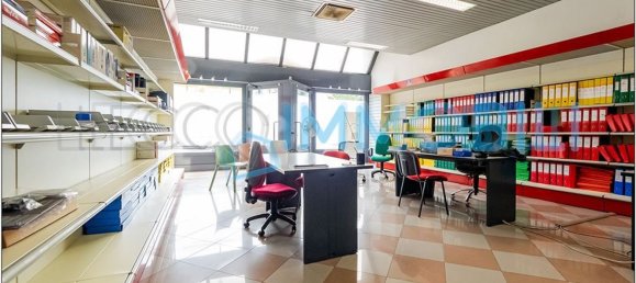 242m² Commercial property in Lecco, Italy No. 113068 10