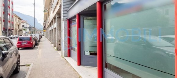 242m² Commercial property in Lecco, Italy No. 113068 2