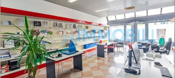 242m² Commercial property in Lecco, Italy No. 113068 4