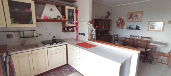 5 rooms Apartment in Bettona, Italy No. 136729 8
