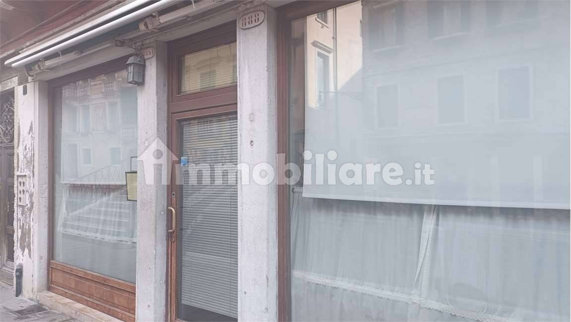 4 rooms Commercial property in Venice, Italy No. 61606