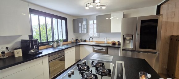 3 bedrooms Castles in La Flotte, France No. 100827 2