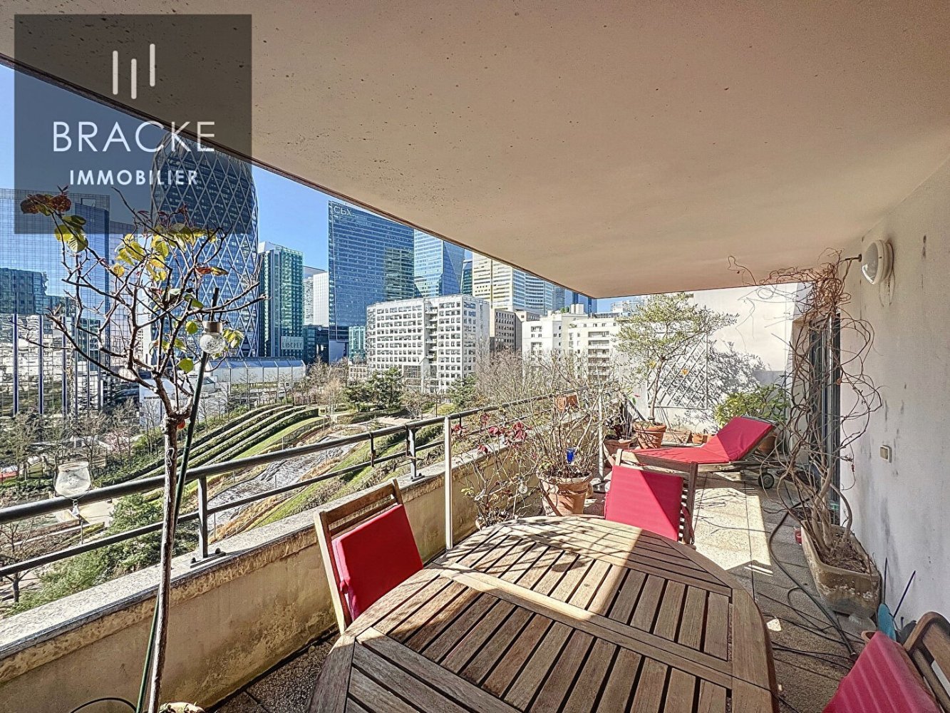 2 bedrooms Apartment in Courbevoie, France No. 133209