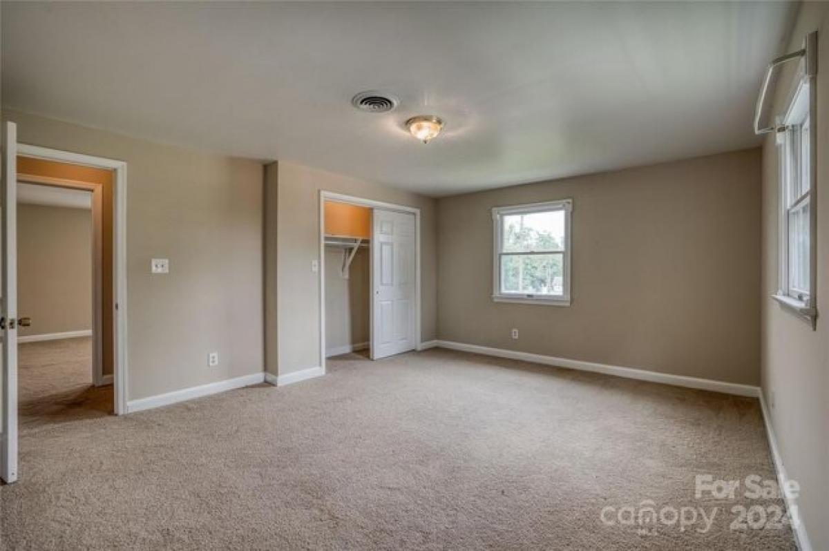 4 bedrooms House in Valdese, USA No. 397941