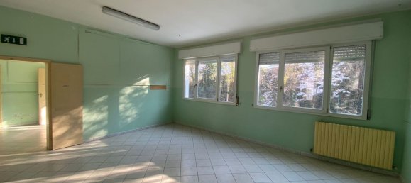 5 rooms House in Sassuolo, Italy No. 188775 8