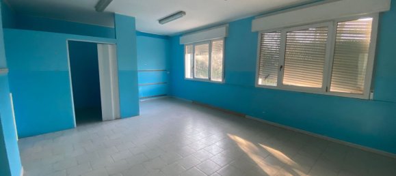 5 rooms House in Sassuolo, Italy No. 188775 6