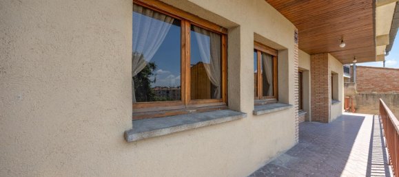 4 bedrooms House in Torello, Spain No. 143408 9