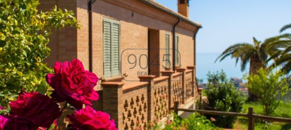 4 Schlafzimmer Villa in Roseto degli Abruzzi, Italy, Nr. 404393 2