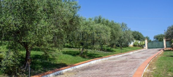 4 Schlafzimmer Villa in Roseto degli Abruzzi, Italy, Nr. 404393 14