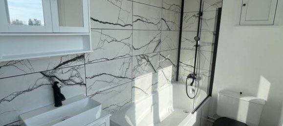 Studio in Beauvais, France No. 355929 5