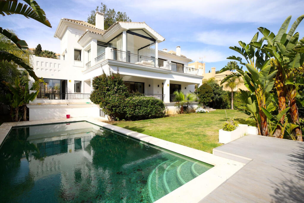 Villa de 6 dormitorios en Marbella, Spain No. 39048