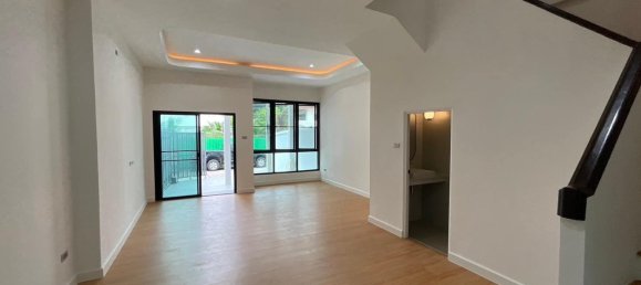 4 bedrooms Bungalow in Bangkok, Thailand No. 22587 4