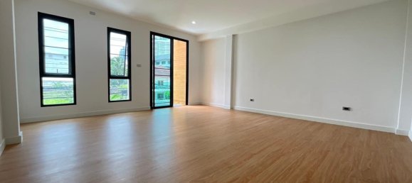 4 bedrooms Bungalow in Bangkok, Thailand No. 22587 11