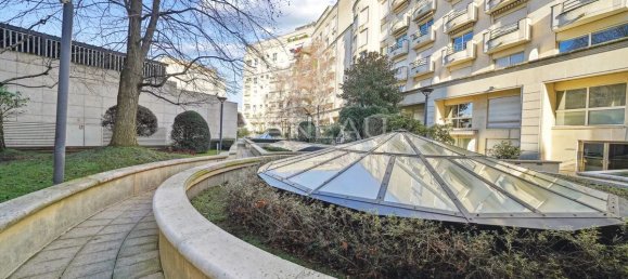 2 rooms Apartment in Paris, France No. 138135 14